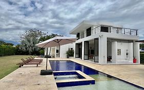 Casa campestre Solé mediterranea con piscina en Anapoima